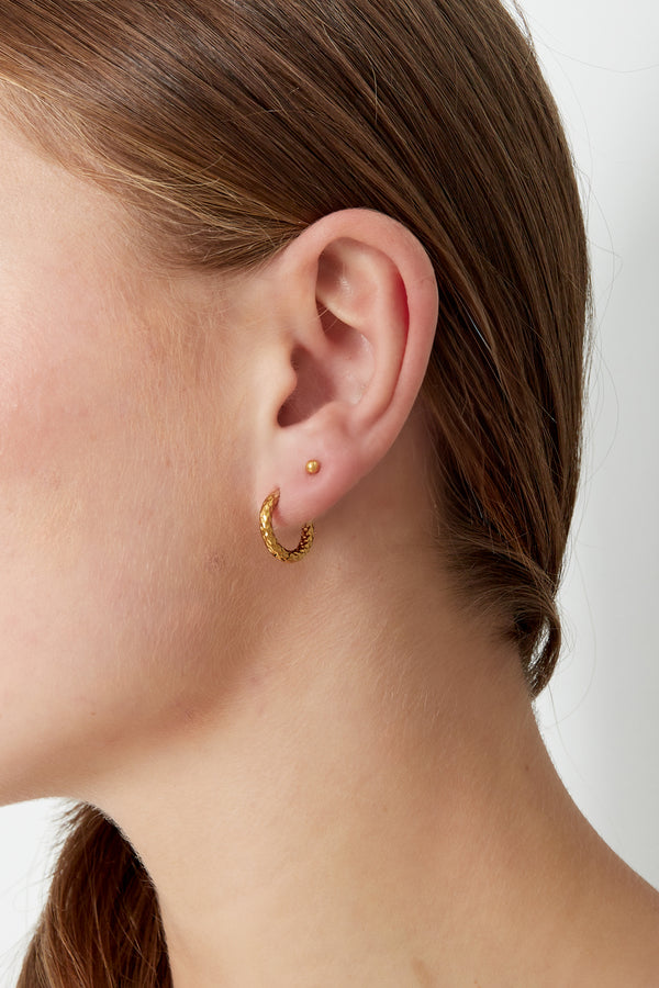 etched detail earrings