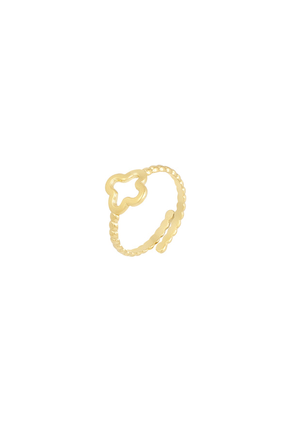 twisted ring with clover